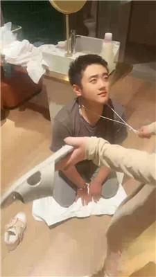 【橘子没熟】掐乳/小白鞋白袜踩/踢踹/数据线鞭打 JS241027-5 网友原创 第19张