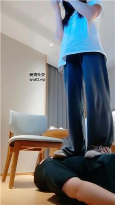【妮蔻】脏运动鞋全体重踩踏/骑马闻舔白袜/品尝内裤 bf46592 网友原创 第2张
