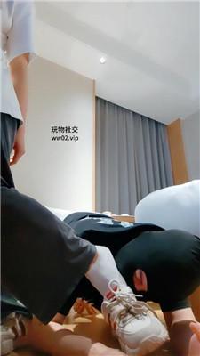 【妮蔻】脏运动鞋全体重踩踏/骑马闻舔白袜/品尝内裤 bf46592 网友原创 第16张