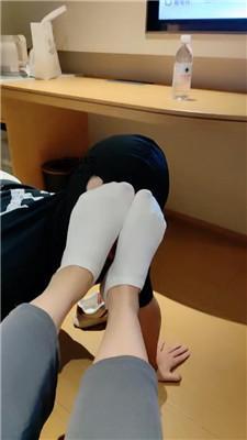 【妮蔻】脏运动鞋全体重踩踏/骑马闻舔白袜/品尝内裤 bf46592 网友原创 第19张