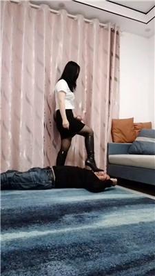 【婉婷殿下】高跟长靴+小白鞋黑丝全体重踩踏【双视角版】 JS241117-15 网友原创 第3张