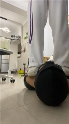 【艾黎】掐脖窒息/小白鞋棉袜踩虐/脚插嘴 bf47107-HD绳艺资源网