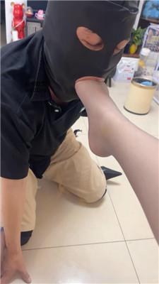 【甜心教主】香水控制-高跟黑丝踩/吃内裤/脚深喉/舔脏鞋底 bf47086 网友原创 第15张