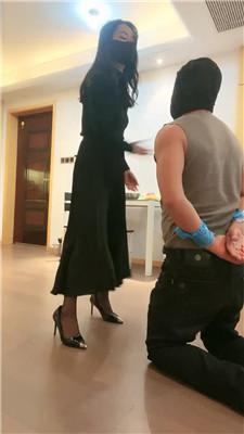 【绯闻王妃】高跟黑丝踩/转胯抽耳光/圣水淋浴 bf47210-HD绳艺资源网