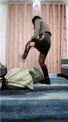 【婉婷殿下】把狗装进麻袋暴力虐打踢踹【双视角版】JS241118-53 网友原创 第2张