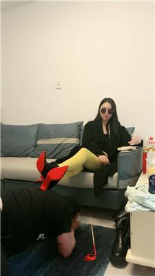 【绯闻王妃】舔脏鞋底超臭白袜/高跟碾压踩/藤条狠抽 bf47449 网友原创 第6张