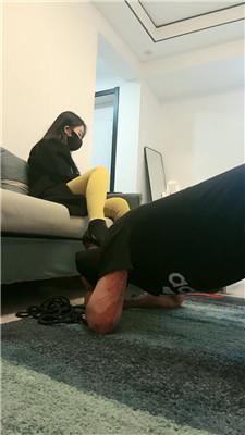 【绯闻王妃】舔脏鞋底超臭白袜/高跟碾压踩/藤条狠抽 bf47449 网友原创 第4张