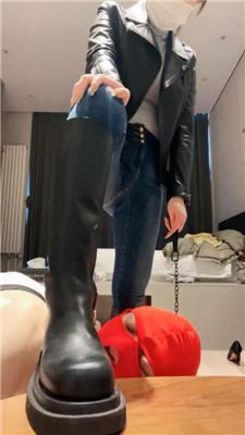 【茹雪】长靴踩狗舌/舔灰尘鞋底/插嘴/吃白袜吃厕纸 bf47551-HD绳艺资源网