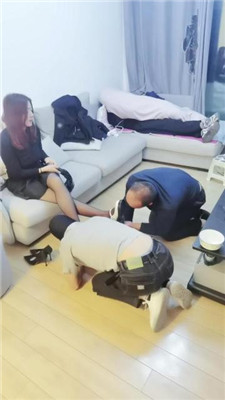【苏苏】兄弟奴-圣水盛宴/舔脏鞋踩踏不当人【双视角版】 JS241128-27 网友原创 第16张