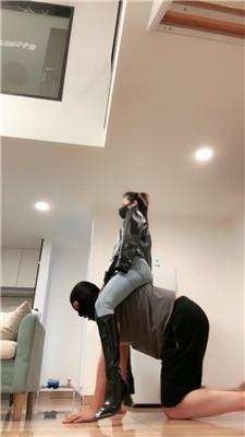 【多多】皮衣女神S-转胯骑马/长靴踩/夹子虐乳/白袜脚窒息深喉 bf47484 网友原创 第10张