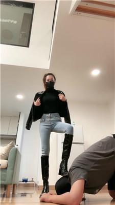【多多】皮衣女神S-转胯骑马/长靴踩/夹子虐乳/白袜脚窒息深喉 bf47484 网友原创 第2张