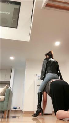 【多多】皮衣女神S-转胯骑马/长靴踩/夹子虐乳/白袜脚窒息深喉 bf47484 网友原创 第9张