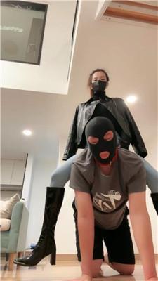 【多多】皮衣女神S-转胯骑马/长靴踩/夹子虐乳/白袜脚窒息深喉 bf47484 网友原创 第8张