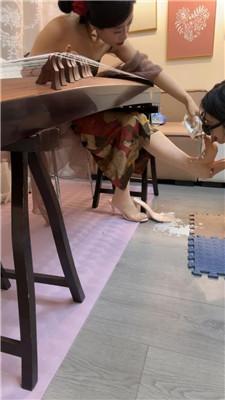 【黛娅】古筝女教练-羞辱脚下女学员/脚喂酸奶【双视角版】JS241127-23 网友原创 第6张