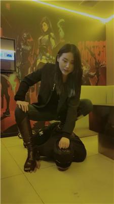 【乔伊】KTV-皮靴踩狗-碾压狗爪/滴蜡/吃烟灰强制闻白袜【双视角】bf47486 网友原创 第19张