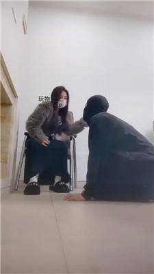 【女生也能很暴力】连环耳光狂抽/重度踢踹踩踏/舔闻毛拖鞋 JS241201-8 网友原创 第9张