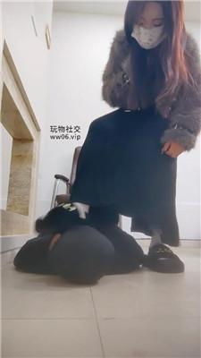 【女生也能很暴力】连环耳光狂抽/重度踢踹踩踏/舔闻毛拖鞋 JS241201-8 网友原创 第8张