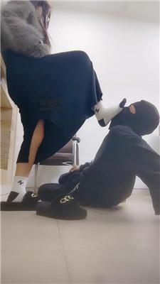 【女生也能很暴力】连环耳光狂抽/重度踢踹踩踏/舔闻毛拖鞋 JS241201-8 网友原创 第13张