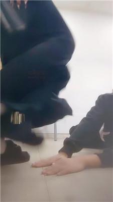 【女生也能很暴力】连环耳光狂抽/重度踢踹踩踏/舔闻毛拖鞋 JS241201-8 网友原创 第14张