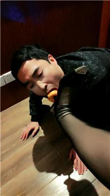 【刘二狗】做按摩技师S的犬-黑丝高跟/脚下喂食 JS241129-32 网友原创 第13张