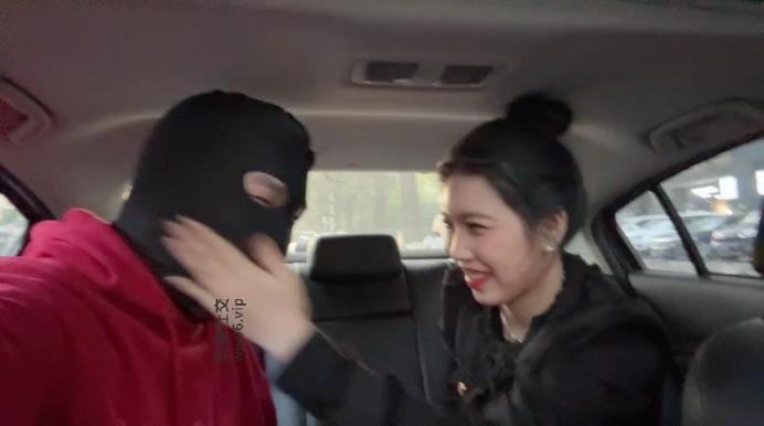 【素人挖掘机】贱狗又开始诱骗女孩在车里把自己美脚献给他 JS241129-7-HD绳艺资源网