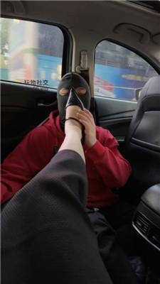 【素人挖掘机】贱狗又开始诱骗女孩在车里把自己美脚献给他 JS241129-7 网友原创 第4张