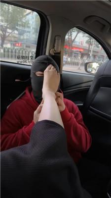 【素人挖掘机】贱狗又开始诱骗女孩在车里把自己美脚献给他 JS241129-7 网友原创 第6张