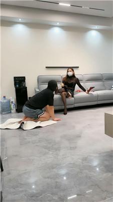 【三千女王】狗链拴狗-跪舔黑丝高跟/脚踩喂食/喝洗脚水 JS241205-37 网友原创 第7张