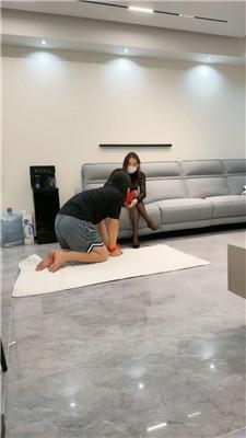 【三千女王】狗链拴狗-跪舔黑丝高跟/脚踩喂食/喝洗脚水 JS241205-37 网友原创 第4张