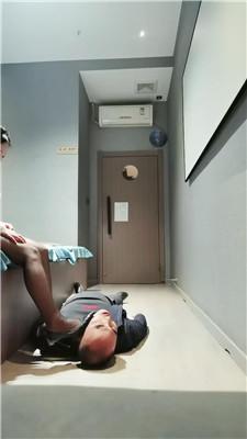 【西北傻子】开发足疗店技师-踩踏跪拜耳光/皮带抽/口水浓痰 JS241204-33 网友原创 第18张