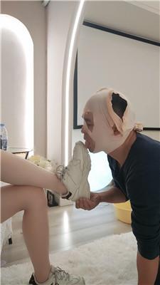 【嘉昕】体罚老狗-舔脏鞋底/抽耳光/嘴叼袜/喝洗脚水 JS241203-19 网友原创 第20张