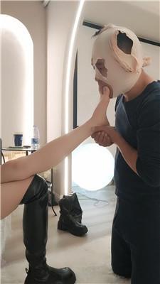 【嘉昕】体罚老狗-舔脏鞋底/抽耳光/嘴叼袜/喝洗脚水 JS241203-19 网友原创 第13张