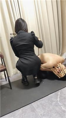 【可馨大大】夹手指酷刑/高跟+短靴踩踏/踢裆鞭打 JS241209-2 网友原创 第9张