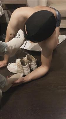 【赵奈奈】牛仔裤坐脸窒息/强制闻臭鞋袜/赏赐圣水 JS241207-39 网友原创 第10张