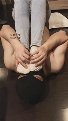 【赵奈奈】牛仔裤坐脸窒息/强制闻臭鞋袜/赏赐圣水 JS241207-39 网友原创 第7张
