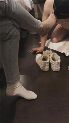 【赵奈奈】牛仔裤坐脸窒息/强制闻臭鞋袜/赏赐圣水 JS241207-39 网友原创 第13张