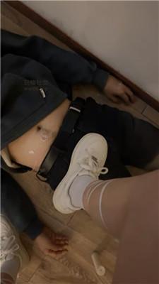 【九月】骑狗背/清理小白鞋白袜/滴蜡吐口水 JS241214-20 网友原创 第20张
