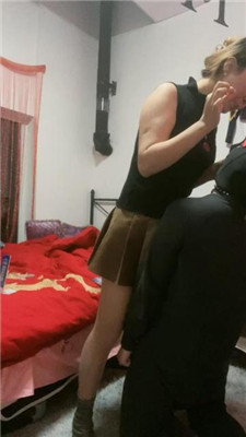 【露娜夫妻】喂口水/掐乳/肉丝脚深喉/强制闻臭鞋 JS241212-18 网友原创 第2张