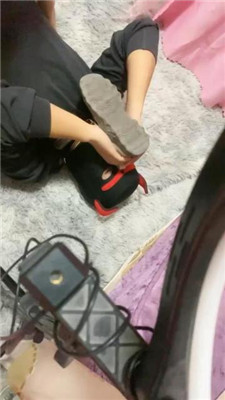 【露娜夫妻】喂口水/掐乳/肉丝脚深喉/强制闻臭鞋 JS241212-18 网友原创 第9张