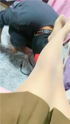 【露娜夫妻】喂口水/掐乳/肉丝脚深喉/强制闻臭鞋 JS241212-18 网友原创 第8张