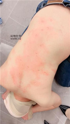 【优优sama】偷闻原味被发现-高跟踩/鞭打/清理脚趾缝 bf48130 网友原创 第12张