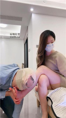 【优优sama】偷闻原味被发现-高跟踩/鞭打/清理脚趾缝 bf48130 网友原创 第15张