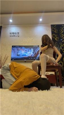 【咏慈】坐脸窒息-白丝美腿诱惑踩-滴蜡 bf48940 艾彩调教库 第2张