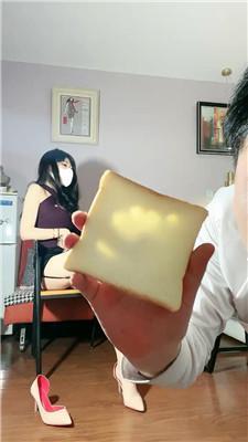 【佳佳】高跟踩虐/坐脸窒息/脏鞋碾压喂食【双视角版】 bf48907 网友原创 第13张