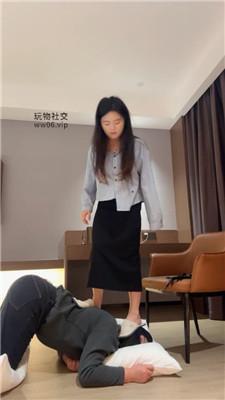 【子熙大人】玉足碾压狗头/鞭打恋足舔/赏赐圣水【双视角版】 bf48906 网友原创 第4张