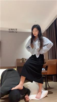 【子熙大人】玉足碾压狗头/鞭打恋足舔/赏赐圣水【双视角版】 bf48906 网友原创 第18张