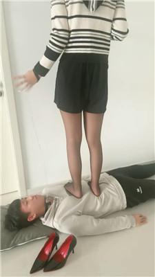 【洋洋洋】狗链拴狗-黑丝美腿踩踏 bf48914-HD绳艺资源网