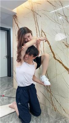 【麋鹿银儿】踩背上疯狂鞭打/腿绞浓痰/胯下爬行 bf48882-HD绳艺资源网