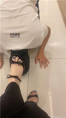 【甜味药丸】御姐范S-高跟凉鞋+小白鞋碾压踩 bf50749 网友原创 第7张