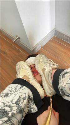 【橘子没熟】小白鞋踩虐/头压马桶舔圣水 JS250226-34 艾彩调教库 第10张